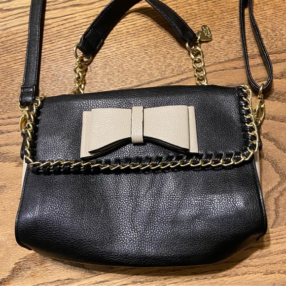 Betsey Johnson Black and Beige Bow Crossbody Purse - Picture 1 of 9